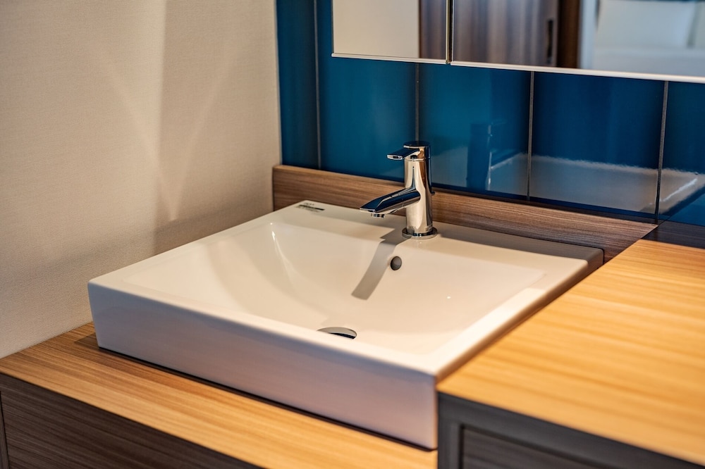 コーナースイート 瀬戸内海ビュー & バルコニー付き 禁煙 客室1 | UNO HOTEL