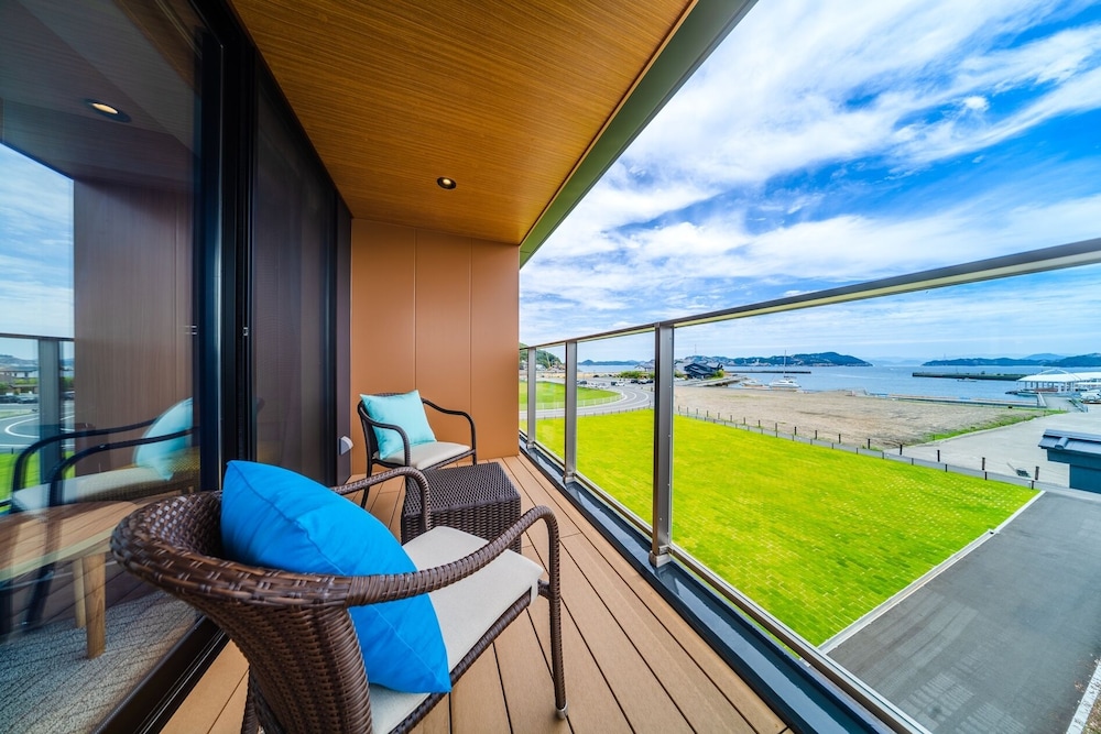 プレミアムデラックスルーム 瀬戸内海ビュー & バルコニー付き 禁煙 客室0 | UNO HOTEL