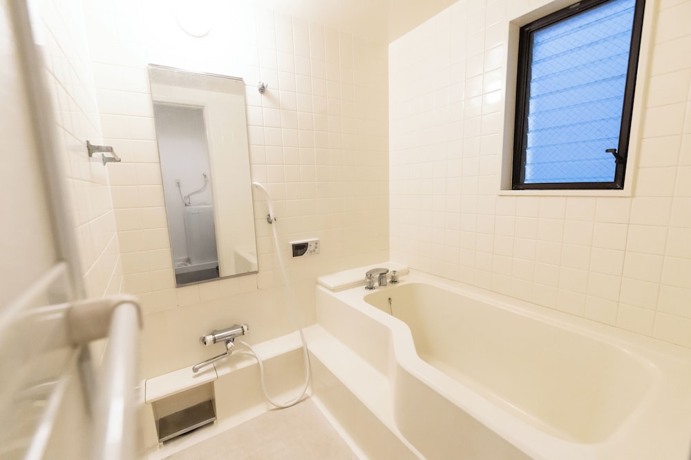 スーペリア ペントハウス 3 ベッドルーム 禁煙 パークビュー バスルーム1 | プレシオーソ梅田