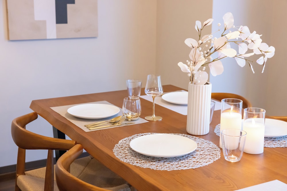 スーペリア ペントハウス 3 ベッドルーム 禁煙 パークビュー ダイニングルーム1 | プレシオーソ梅田