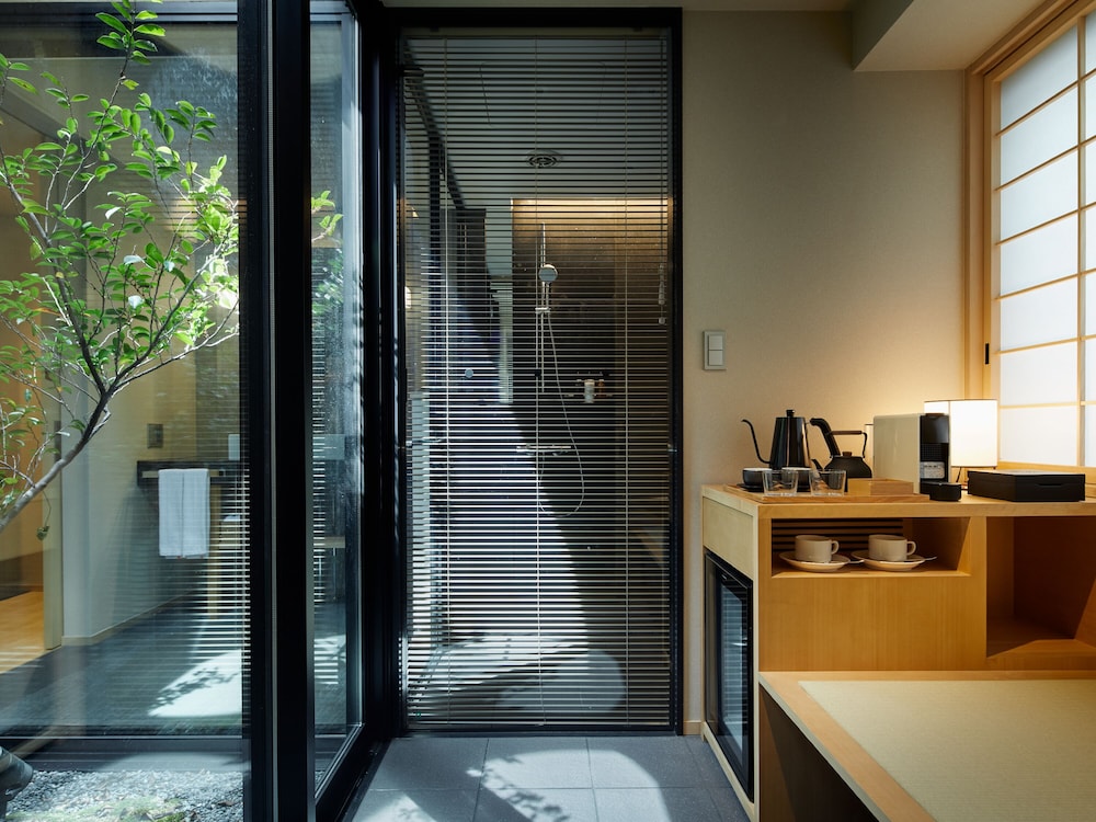 プレミアキング 禁煙（39平米） 客室2 | アゴーラ 京都烏丸