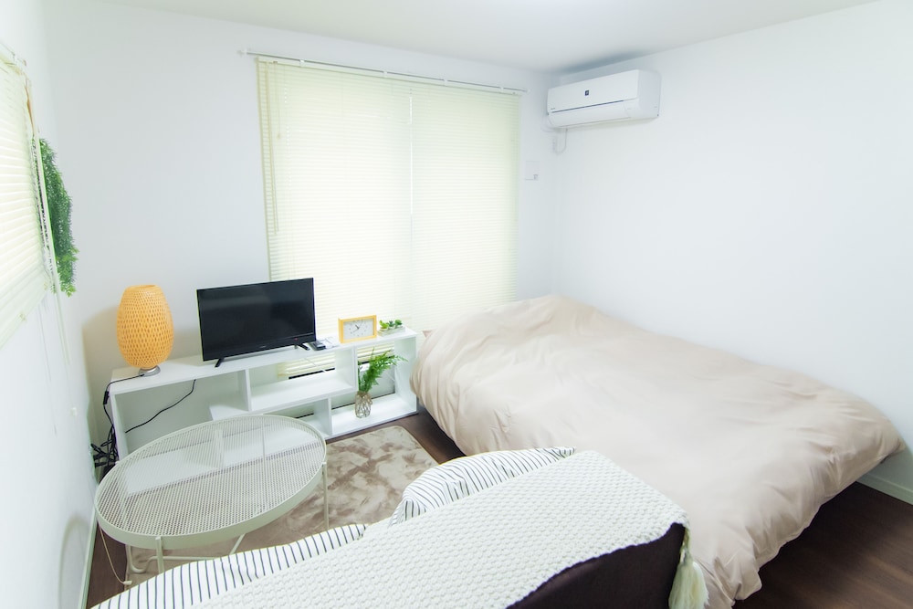 ダブルルーム 1ダブルベッド 1シングルソファーベッド 禁煙 客室5 | Base Hanegi Apartment