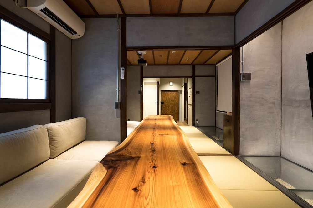 一棟貸し 客室内のダイニングエリア2 | 今昔荘 大阪 弁天町 - 光湯屋 -