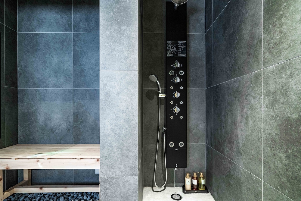 一棟貸し バスルームのシャワー0 | 今昔荘 大阪 弁天町 - 光湯屋 -