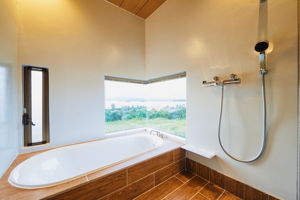 一棟貸し バスルーム1 | relax kouri villa Rekrrr