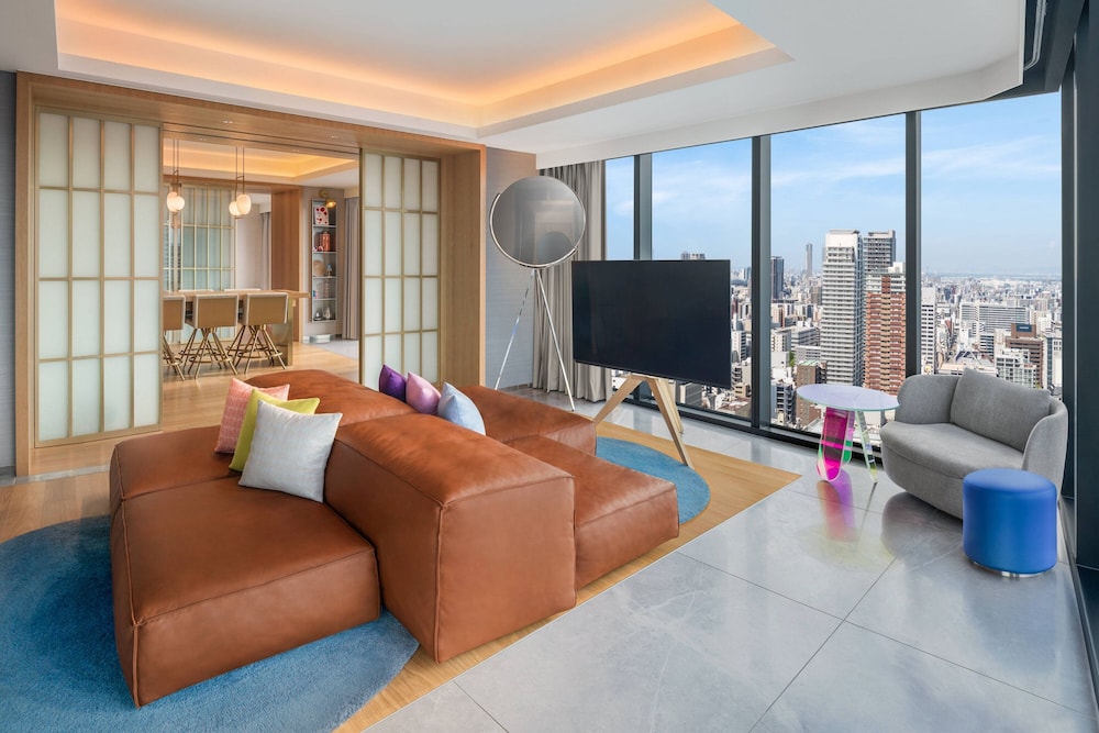 スイート キングベッド 1 台 リビングルーム0 | W大阪