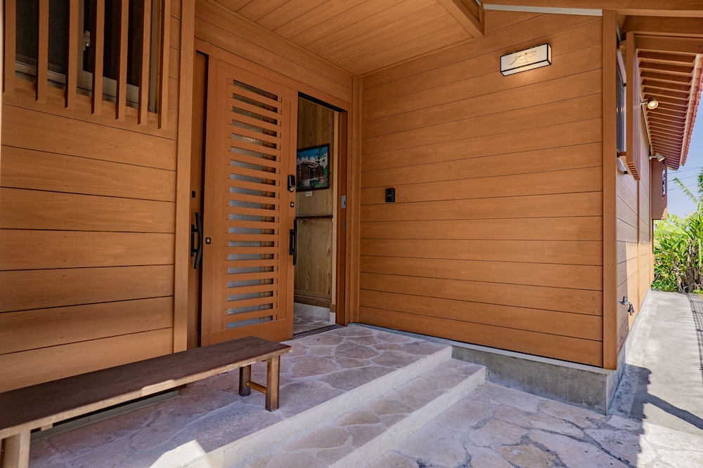 施設の正面1 | やまがた 琉球旅籠 恩納望海樓