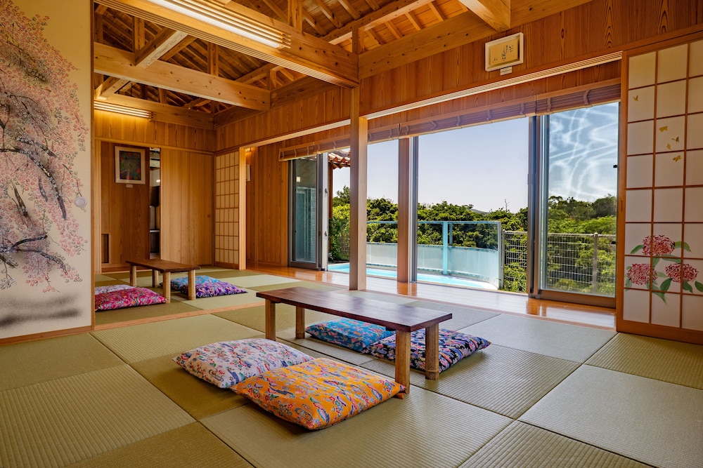 客室1 | やまがた 琉球旅籠 恩納望海樓