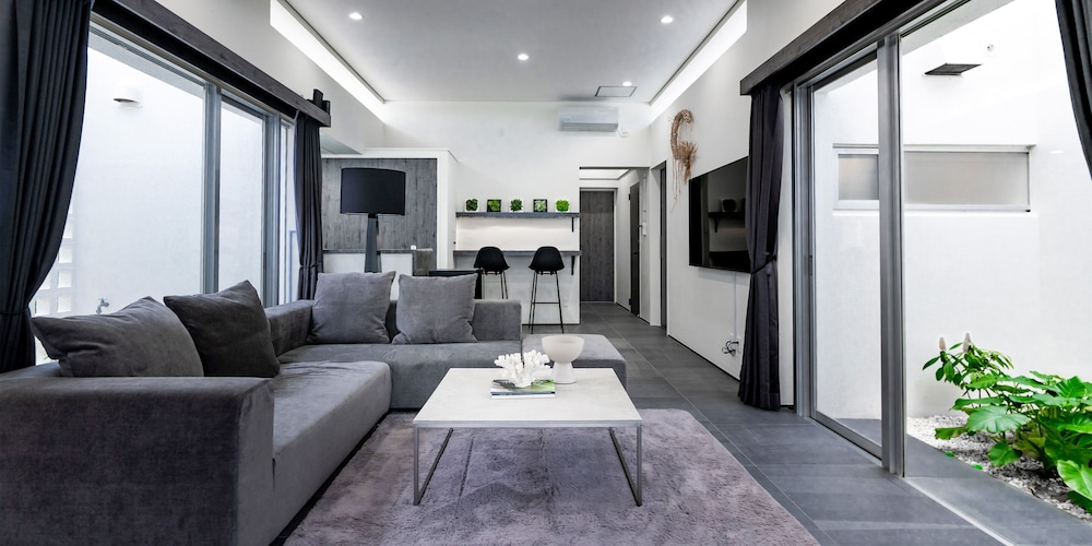 プレミアム プールヴィラ 4 ベッドルーム 禁煙 サウナ リビング エリア2 | ヴィラ コンテ