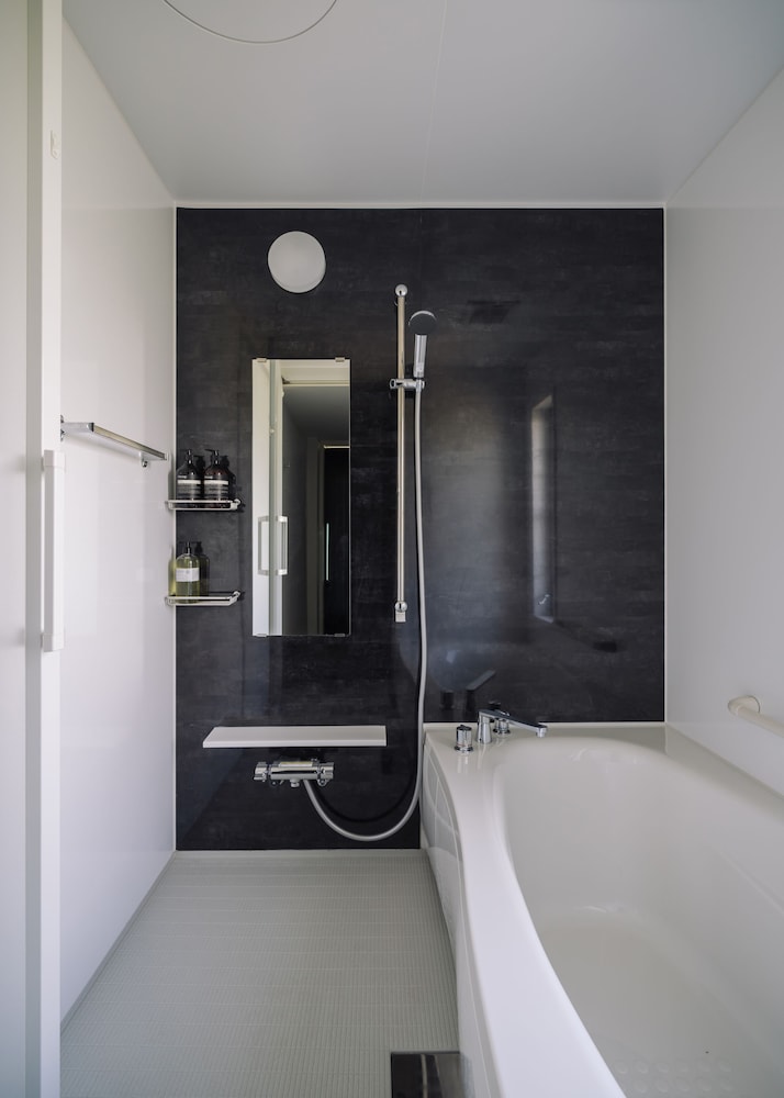 プレミアム プールヴィラ 4 ベッドルーム 禁煙 サウナ バスルーム6 | ヴィラ コンテ