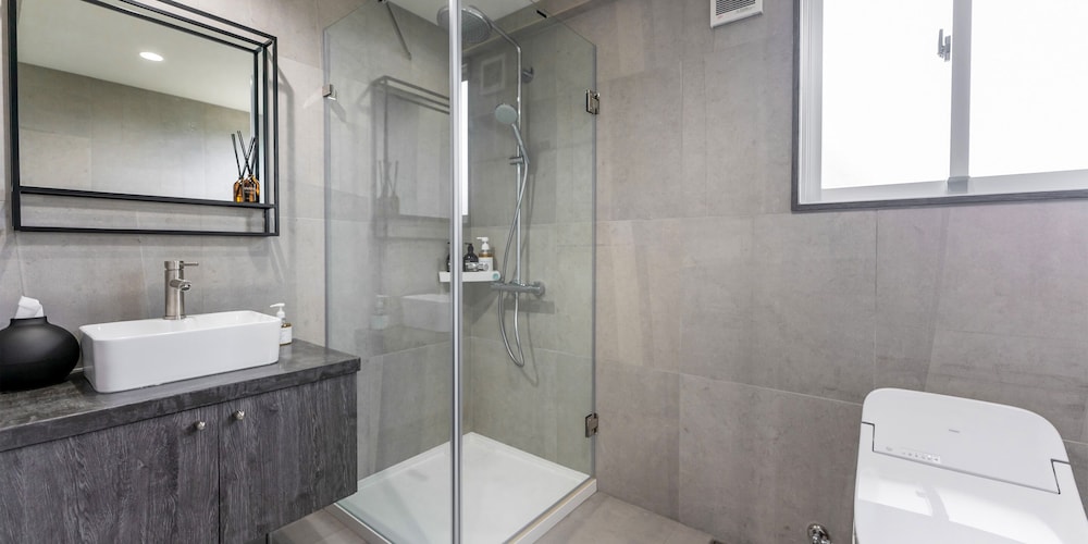 プレミアム プールヴィラ 4 ベッドルーム 禁煙 サウナ バスルームのシャワー0 | ヴィラ コンテ