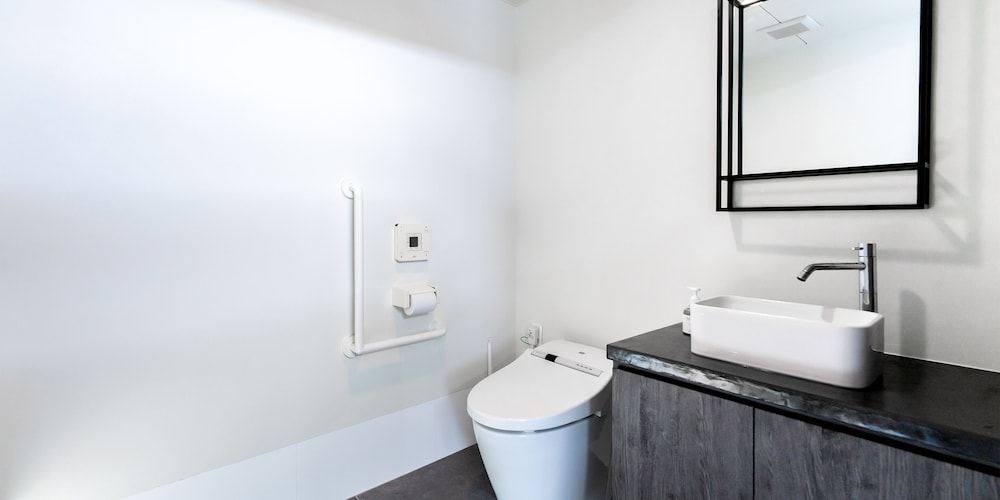 プレミアム プールヴィラ 4 ベッドルーム 禁煙 サウナ バスルーム1 | ヴィラ コンテ