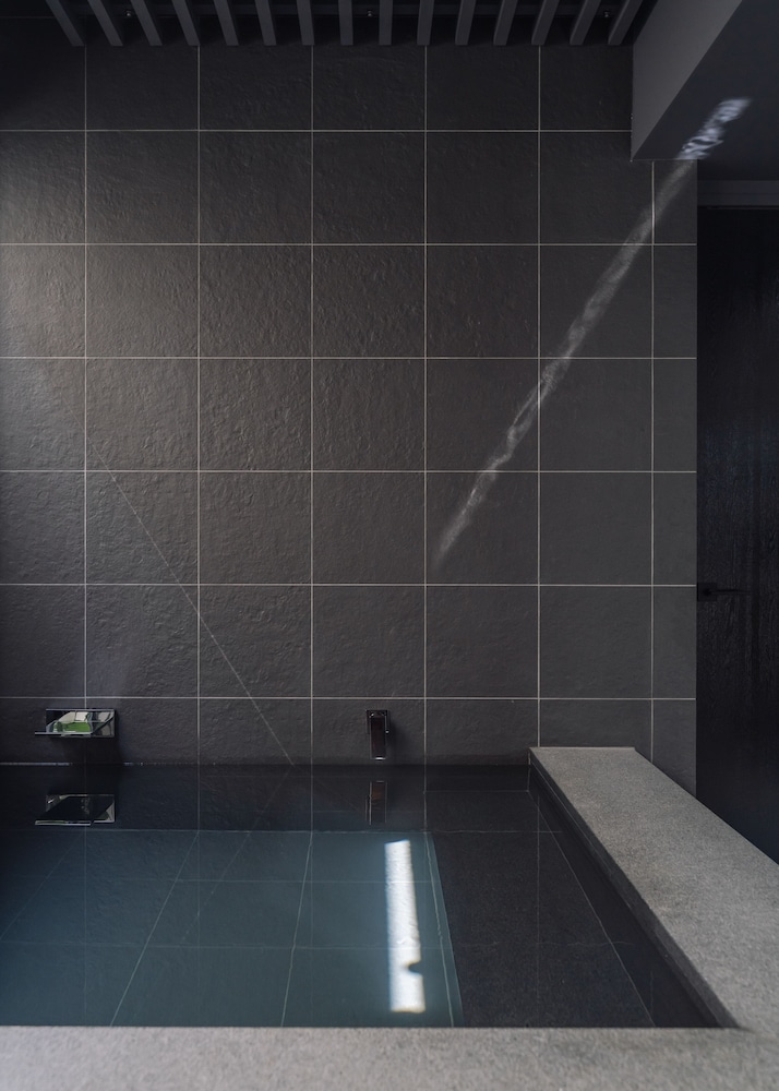 プレミアム プールヴィラ 4 ベッドルーム 禁煙 サウナ バスルーム8 | ヴィラ コンテ