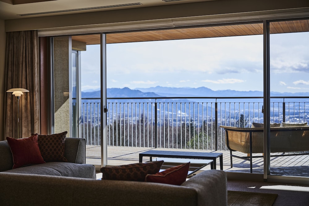 ジュニアスイート (スカイビュー・温泉付) 禁煙 | THE HIRAMATSU 軽井沢 御代田