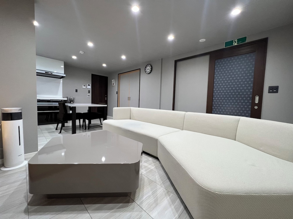 スーパースイート 禁煙 リビング エリア1 | PLATINUM KIYOMIZU