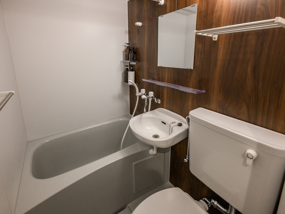 和室コンド -5名仕様- 禁煙 バスルーム0 | 畳の宿 那覇壺屋 by コルディオプレミアム