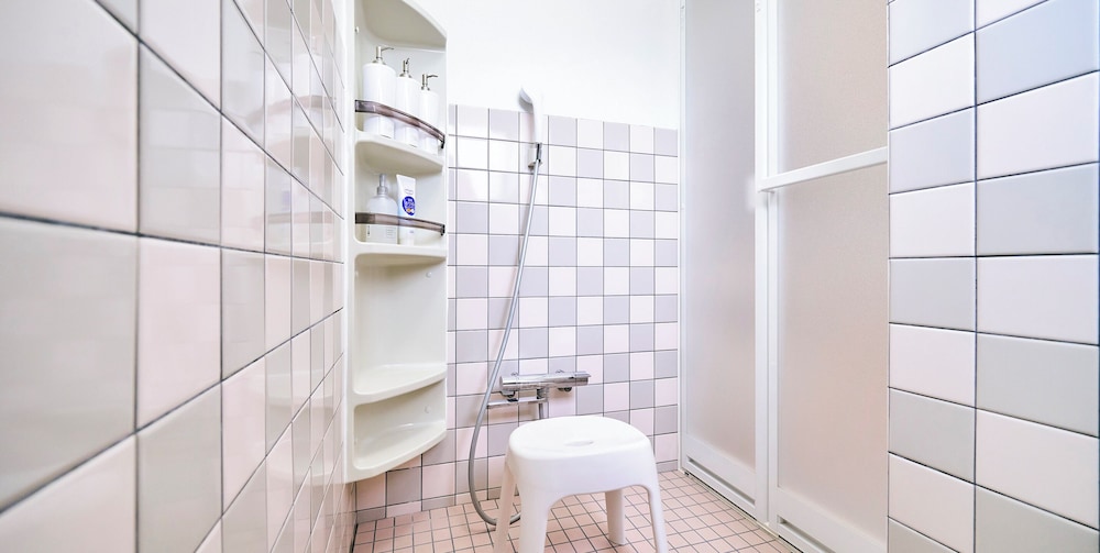 まるごと貸切ゲストハウス バスルームのシャワー0 | 心結 ゲストハウス 新宮店