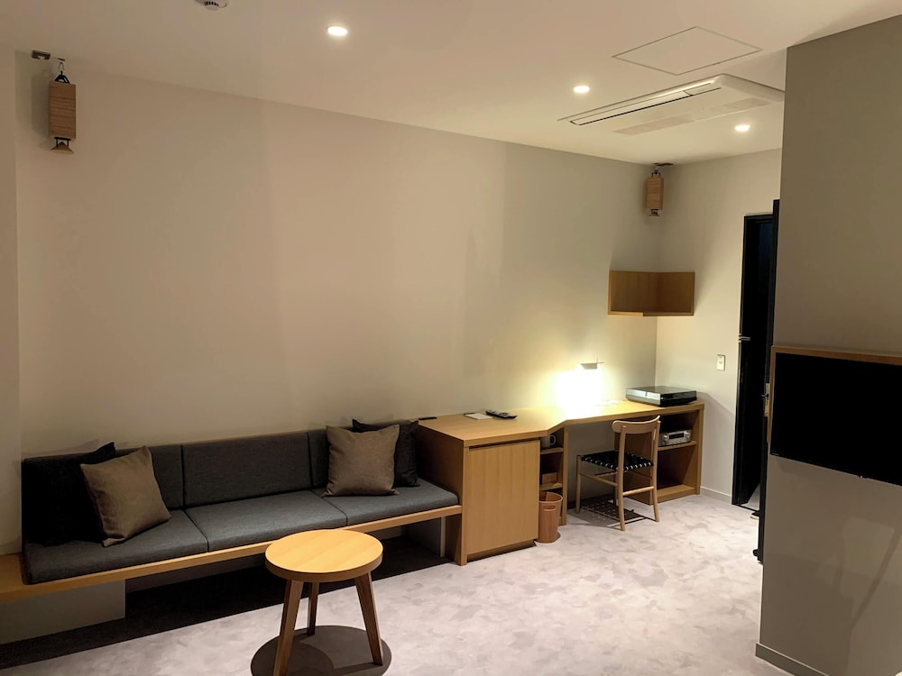 デラックス ハリウッドツイン [アクセシブル]禁煙 客室1 | MUSTARD HOTEL SHIMOKITAZAWA