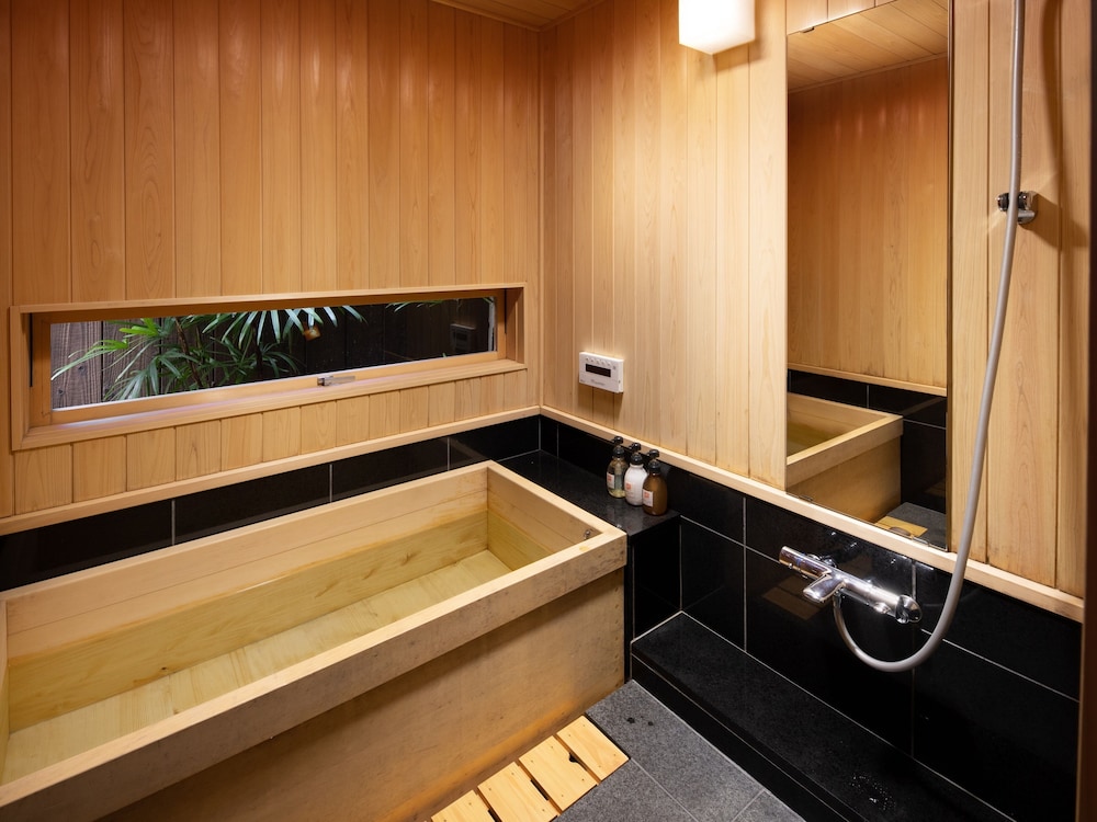 一棟貸し(定員8名様) 禁煙 バスルーム0 | 奏 四条新町