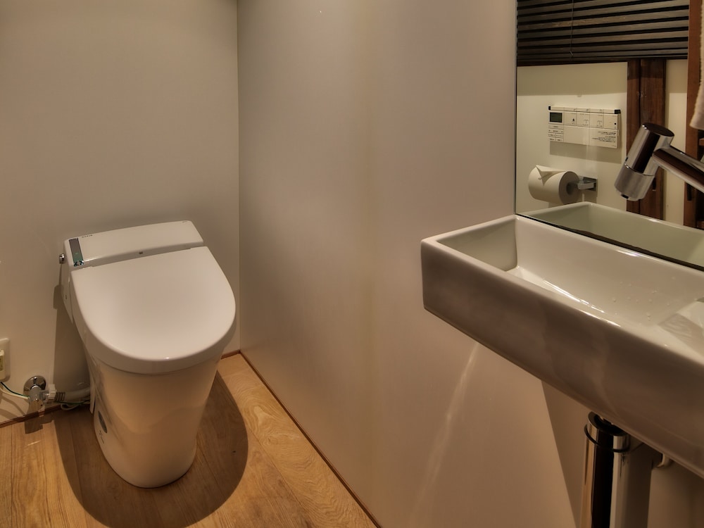 一棟貸し(定員8名様) 禁煙 バスルーム1 | 奏 四条新町