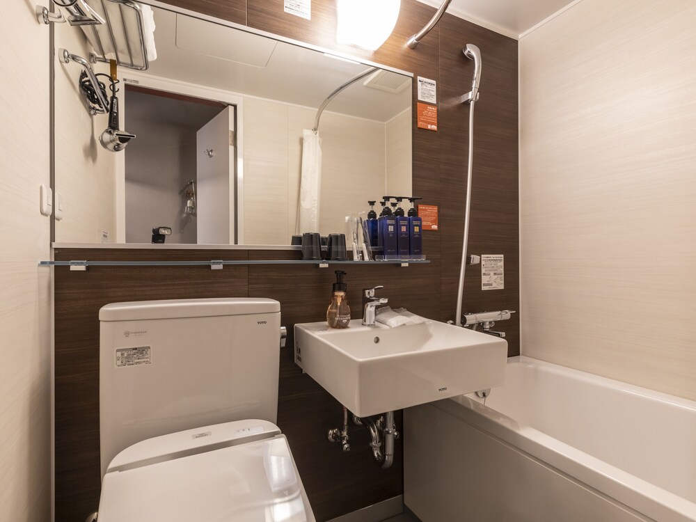 301AD デラックスダブルルーム 禁煙 バスルーム1 | HALE 京都東寺