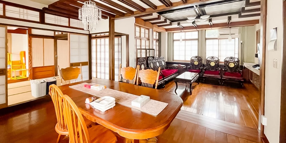 ダイニングルーム1 | Warayunso Villa ダイニングルーム1 | Warayunso Villa