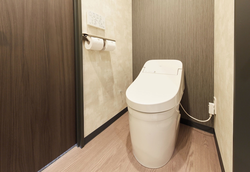 スタンダード ツインルーム 禁煙/ホテルから金閣寺・嵐山など京都の観光スポットへシャトルバス毎日運行中！（事前予約制） 客室3 | hotel MONday 京都丸太町