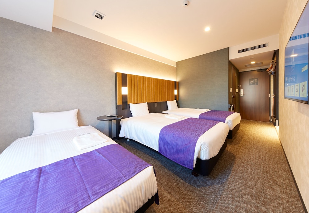 スタンダード ツインルーム ソファベッド付 禁煙/ホテルから金閣寺・嵐山など京都の観光スポットへシャトルバス毎日運行中！（事前予約制） 客室2 | hotel MONday 京都丸太町