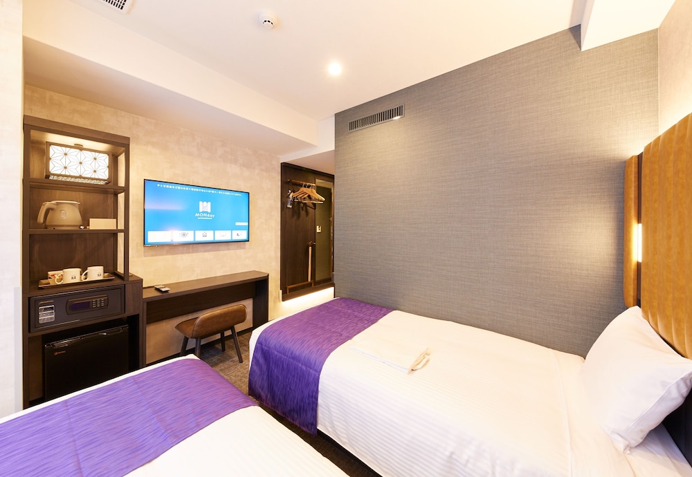 スタンダード ツインルーム 禁煙/ホテルから金閣寺・嵐山など京都の観光スポットへシャトルバス毎日運行中！（事前予約制） 客室1 | hotel MONday 京都丸太町