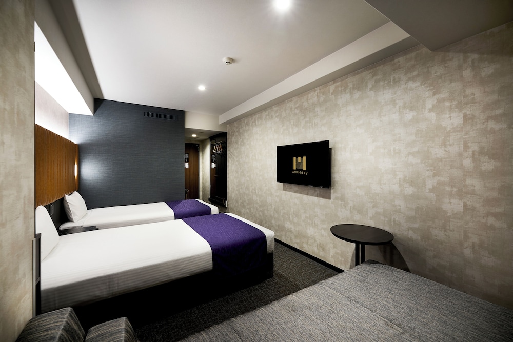 スタンダード ツインルーム ソファベッド付 禁煙/ホテルから金閣寺・嵐山など京都の観光スポットへシャトルバス毎日運行中！（事前予約制） 客室5 | hotel MONday 京都丸太町