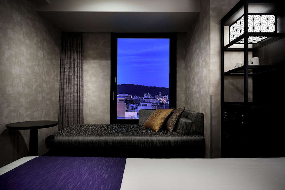 スタンダード ツインルーム ソファベッド付 禁煙/ホテルから金閣寺・嵐山など京都の観光スポットへシャトルバス毎日運行中！（事前予約制） 客室6 | hotel MONday 京都丸太町