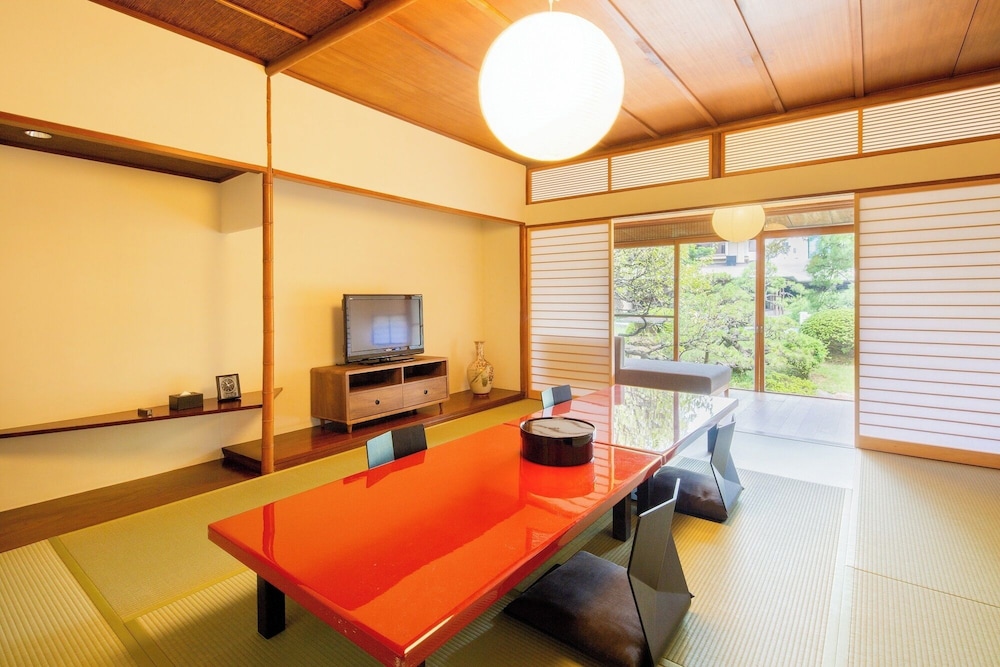 和室 玄海 禁煙 部屋からの景観0 | 百年庭園の宿 翠水 - 登録有形文化財