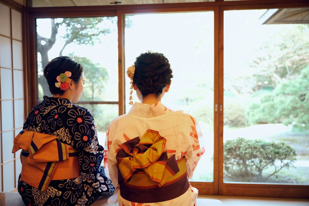 和室 玄海 禁煙 ｢紫陽花｣会席コース付き 客室内のダイニングエリア0 | 百年庭園の宿 翠水 - 登録有形文化財