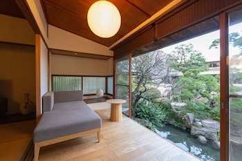 百年庭園の宿 翠水 - 登録有形文化財