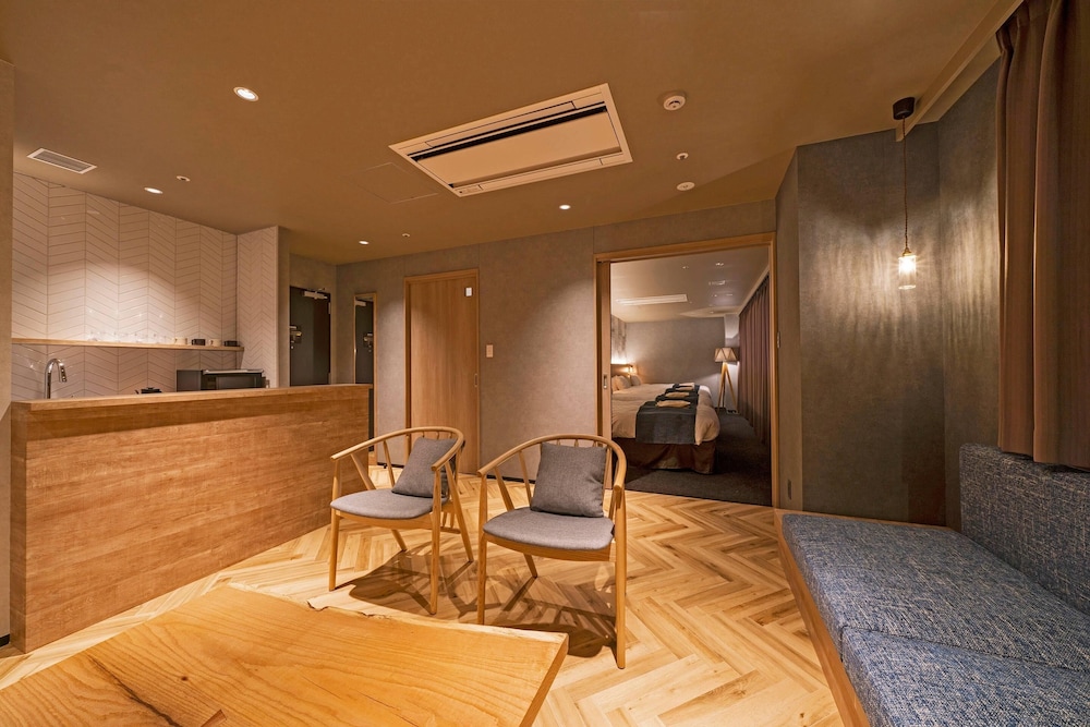 ジ・アラウンドジュニアスイート 禁煙 客室1 | hotel around TAKAYAMA, an Ascend Collection Hotel