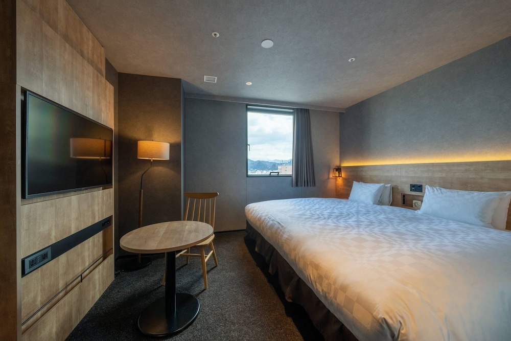 ワイドキングルーム 禁煙 | hotel around TAKAYAMA, an Ascend Collection Hotel