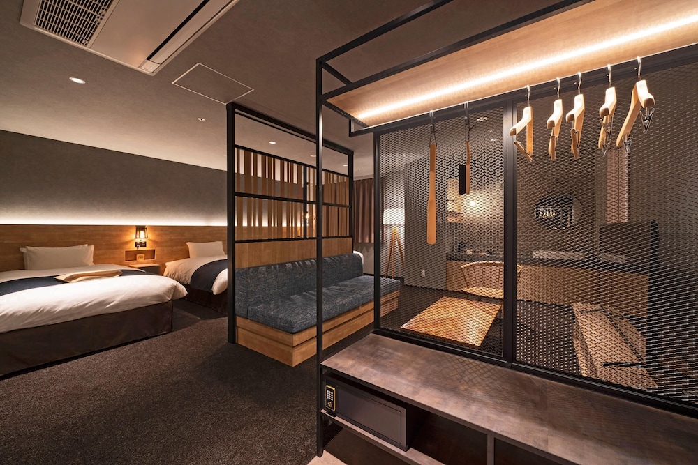 ジ・アラウンドスイート（トリプル）禁煙 客室1 | hotel around TAKAYAMA, an Ascend Collection Hotel