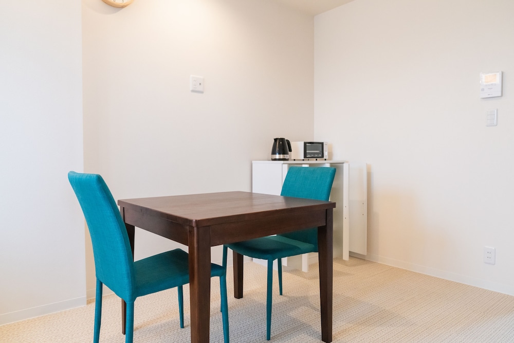 エコノミー トリプルルーム 禁煙 客室内のダイニングエリア0 | ecot 砂山ビーチ