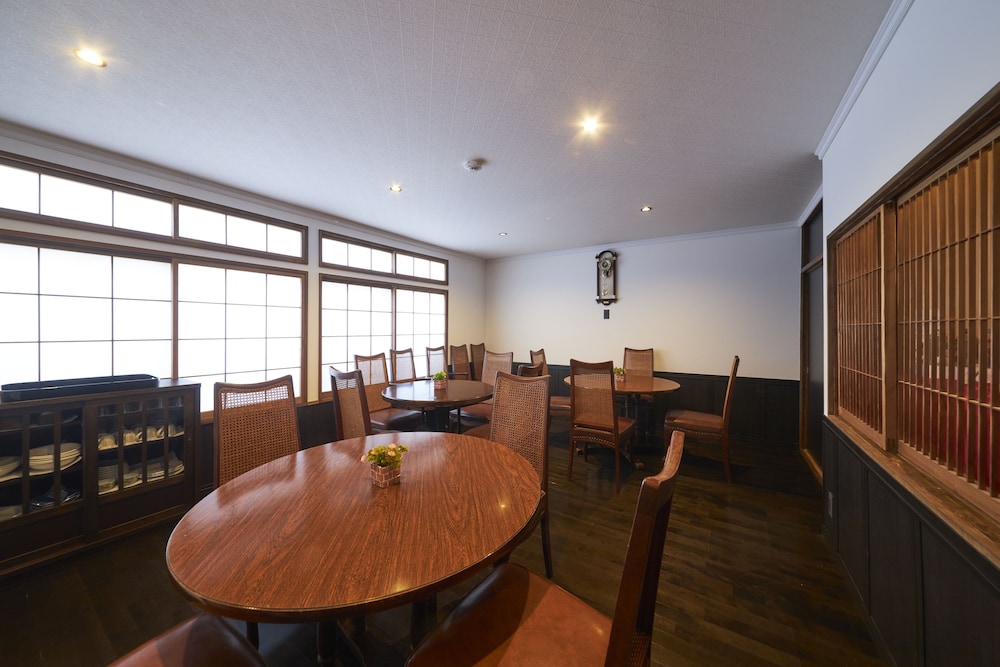 おやど紀伊国屋 磨屋町 はりまや 客室内のダイニングエリア0 | おやど紀伊国屋磨屋町はりまや・角・蔵