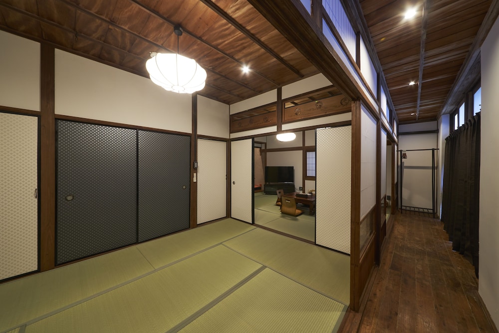 おやど紀伊国屋 磨屋町 はりまや 客室2 | おやど紀伊国屋磨屋町はりまや・角・蔵