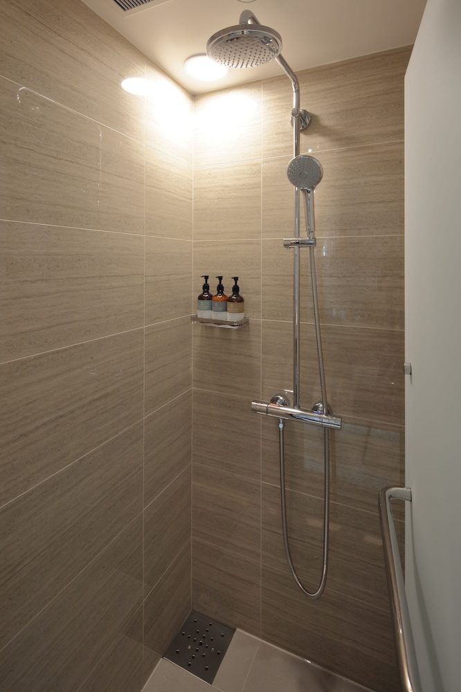 エグゼクティブキングルーム 禁煙 バスルーム1 | カンデオホテルズ 京都烏丸六角