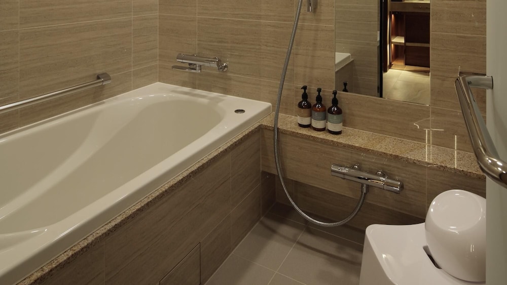 エグゼクティブデラックスキングルーム バスルーム0 | カンデオホテルズ 京都烏丸六角