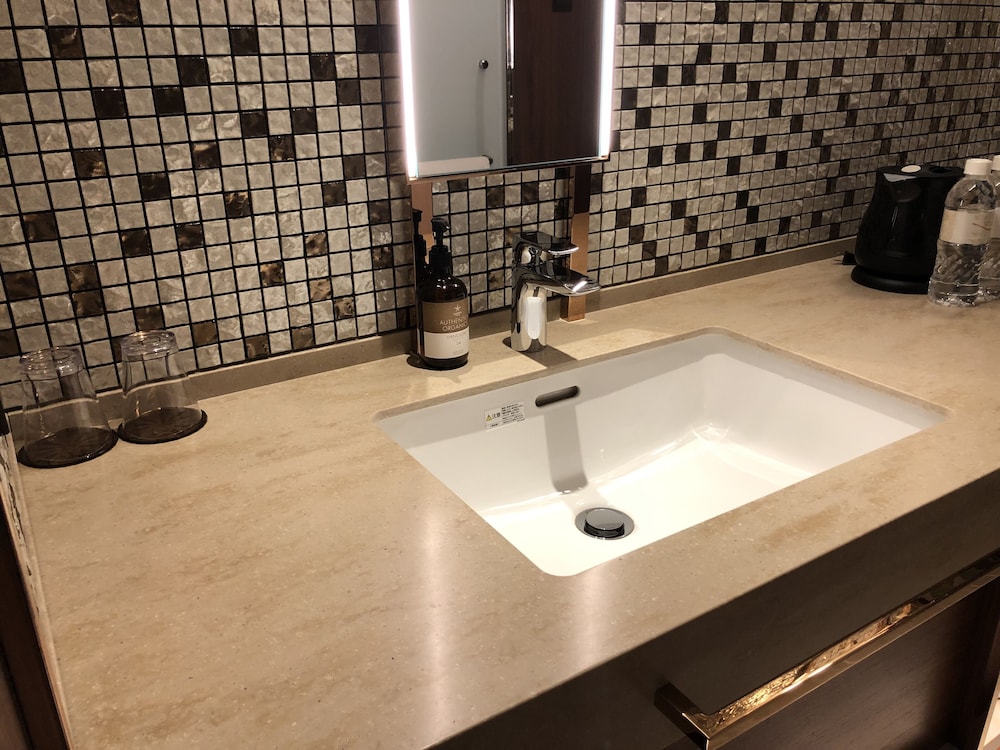 キングルーム 禁煙 バスルーム1 | カンデオホテルズ 京都烏丸六角