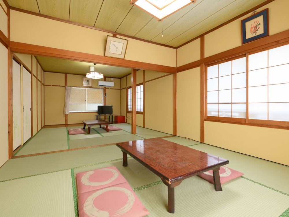 和室 共用バストイレ 8名用 禁煙 客室1 | Tabist 崎っぽ 南知多