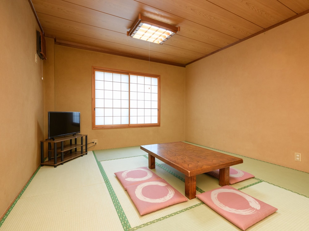 和室 共用バストイレ 5名用 禁煙 客室4 | Tabist 崎っぽ 南知多