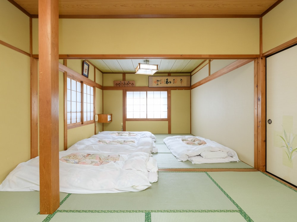 和室 共用バストイレ 8名用 禁煙 客室8 | Tabist 崎っぽ 南知多