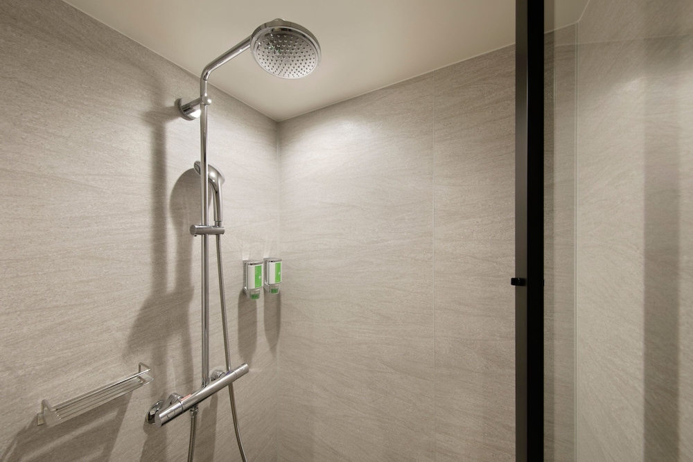 スタンダード ルーム キングベッド 1 台 禁煙 バスルーム2 | フェアフィールド・バイ・マリオット・栃木日光