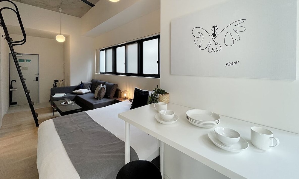 デラックス コンドミニアム 1 ベッドルーム 禁煙 シティビュー (bHotel Nekoyard 201) 客室内のダイニングエリア1 | b hotel Neko Yard 広島