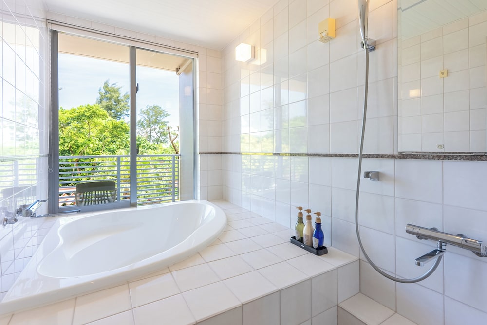 デラックスツイン 禁煙 バスルーム0 | オディシス恩納リゾートホテル