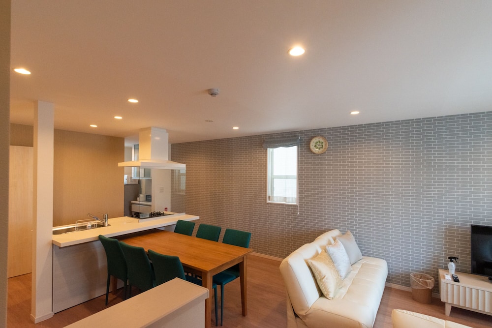 ファミリー スイート 禁煙 リビング エリア1 | ecot 伊良部大橋 Premier